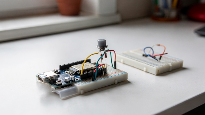 Как подключить кнопку к ESP32: схема, подтягивающий резистор и типовые ошибки